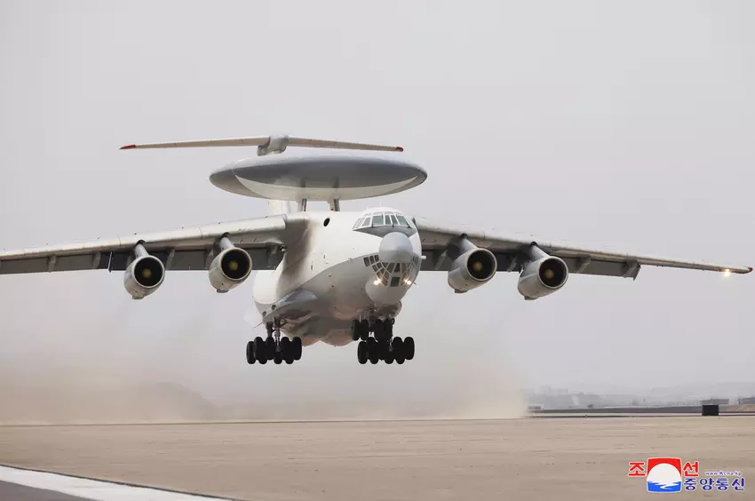 Pierwszy północnokoreański samolot zwiadowczy dalekiego zasięgu. Ilustracja: KCNA