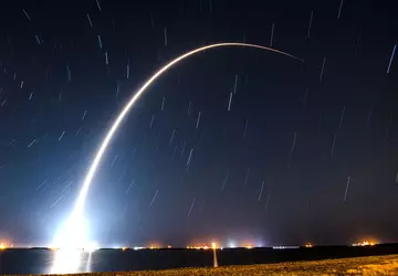 Satelity Starlink V2 Mini zaczynają spadać ...