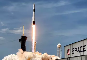 SpaceX może teraz łączyć smartfony bezpośrednio ...