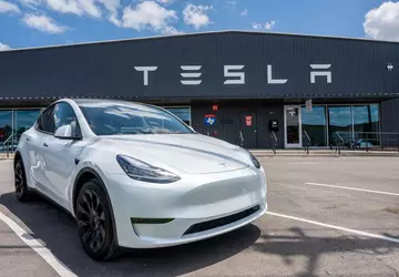 Tesla wycofuje 125 000 pojazdów z ...