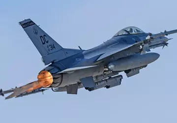 Pentagon zezwala myśliwcom F-16 na lot ...