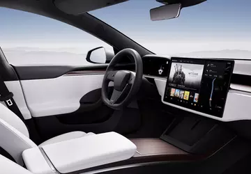 Tesla przywróci okrągłe koło zamiast kierownicy ...