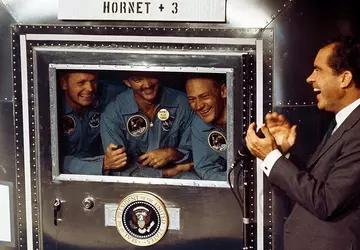 Misja księżycowa Apollo 11 zagraża całej ...