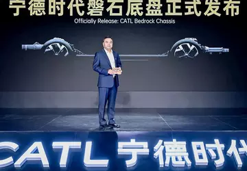 Wytrzymuje uderzenie z prędkością 120 km/h ...