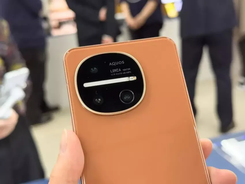 Zdjęcie Sharp Aquos R11