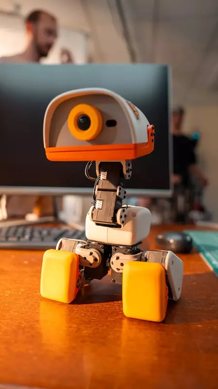 Microduck robot od Hugging Face i Pollen Robotics