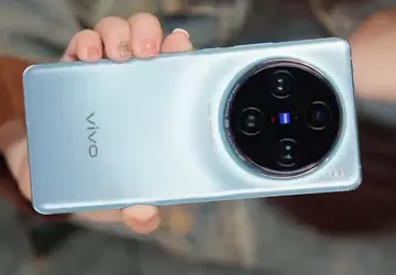 Zakrzywiony wyświetlacz, poczwórny aparat ZEISS i ...