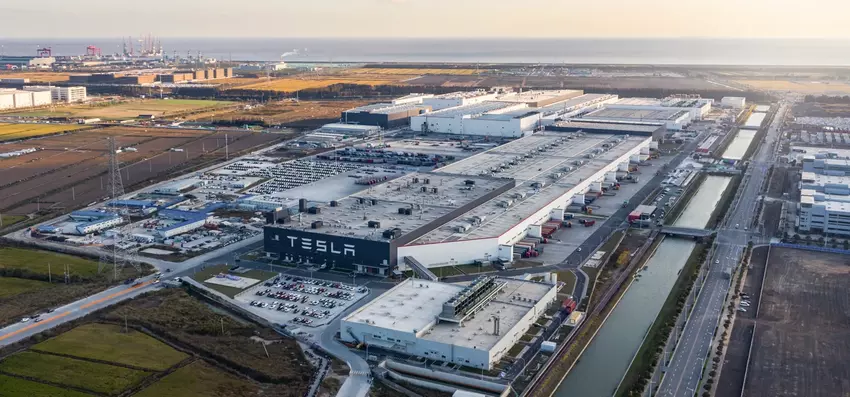 Tesla drastycznie ograniczy produkcję samochodów elektrycznych w fabryce w Szanghaju, która mogła produkować 1 mln aut rocznie, z powodu spadającego popytu