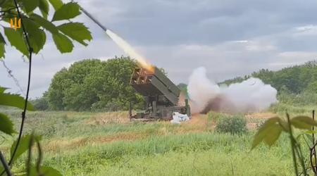 Ukraina może otrzymać amerykańskie pociski rakietowe AIM-120 AMRAAM-ER o rozszerzonym zasięgu oparte na RIM-162 ESSM dla systemu rakiet ziemia-powietrze NASAMS.