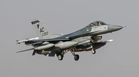 Amerykańskie myśliwce F-16 Fighting Falcon uderzyły w irańskie magazyny broni w Syrii na rozkaz Białego Domu