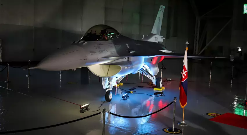 Lockheed Martin zaprezentował pierwszy zmodernizowany myśliwiec czwartej generacji F-16 Block 70 dla Słowackich Sił Powietrznych.