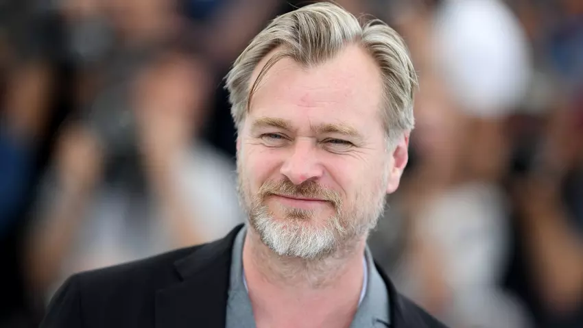 Christopher Nolan nazywa sztuczną inteligencję zagrożeniem dla dziennikarzy, ponieważ prasa od wielu lat ignoruje niebezpieczeństwa związane z tą technologią.