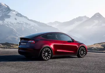 Tesla chce podnieść produkcję crossovera Model ...