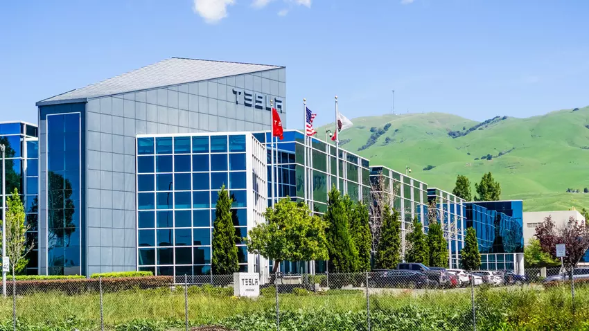 Amazon dołącza do procesu Walmart przeciwko Tesli