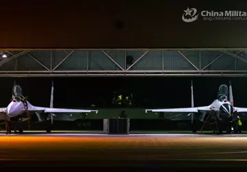 Chiny zaczęły używać zaawansowanego myśliwca J-11B, ...