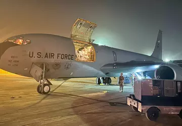 Stany Zjednoczone wysłały tankowce KC-135 Stratotanker ...