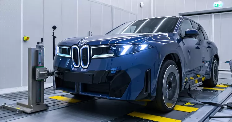 BMW iX3: Wysoki popyt napędza produkcję ...