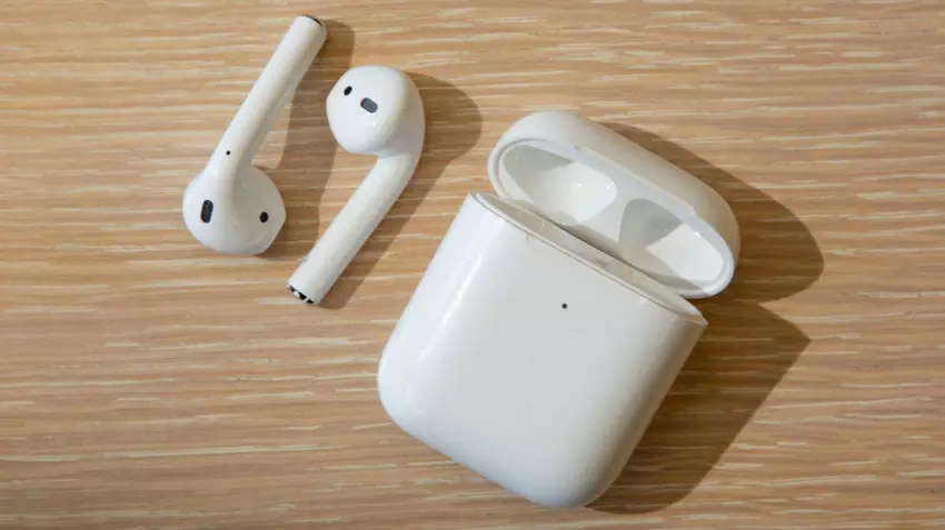 Dziewczyna połknęła jeden z AirPods zamiast środka przeciwbólowego i nadal działał w żołądku