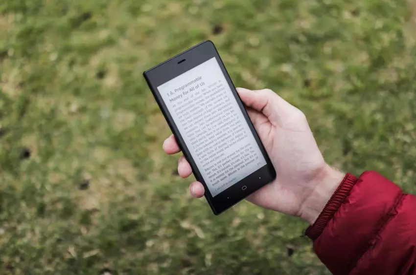 Smartphone Kingrow K1 z wyświetlaczem E-ink i tag cena 300 $ wyszedł na Indiegogo