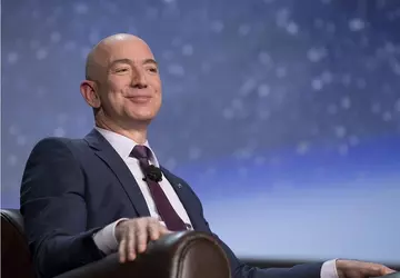 Jeff Bezos wraca do kierowania z ...