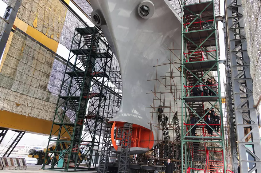 Korea Północna buduje jednocześnie dwa nowe okręty wojenne 