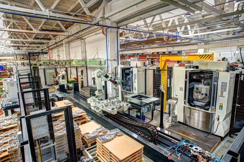 Czeski holding Motor Jikov przekształca się w produkcję amunicji artyleryjskiej z powodu kryzysu w przemyśle motoryzacyjnym