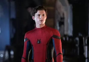 Tom Holland mówi, że zgodzi się ...