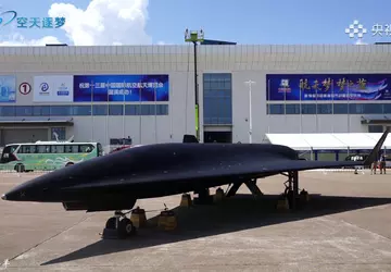 Chiny pokazały drona WZ-8, który może ...