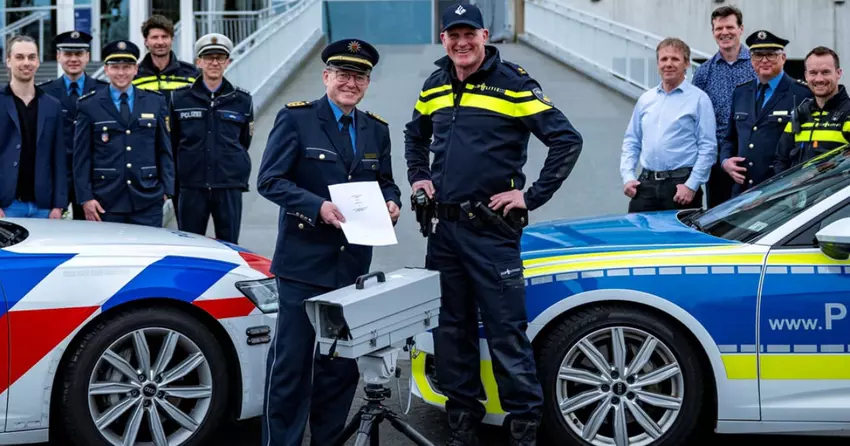 Niemiecka policja zaczęła ścigać kierowców z telefonami za pomocą "inteligentnych" kamer