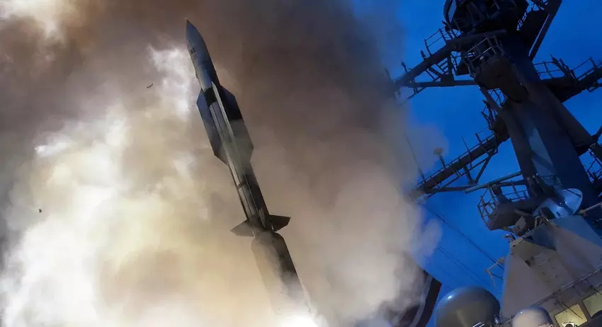 Irańska odpowiedź na RIM-174 SM-6 ERAM - USS Dena będzie uzbrojony w pociski przeciwlotnicze pionowego startu.