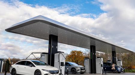 Mercedes otworzył w Europie markowy hub ze stacjami ładowania pojazdów elektrycznych o mocy 300 kW