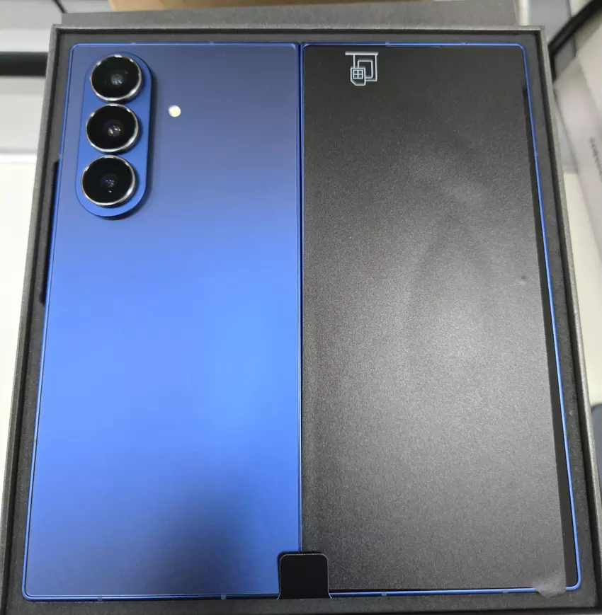 Samsung Galaxy Z Fold 7 po raz pierwszy pojawił się na „żywych” zdjęciach: cieńszy, lżejszy i w nowym kolorze Blue Shadow