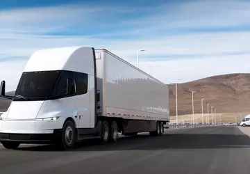 Tesla Semi wkracza na masową produkcję: ...