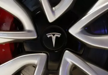 Tesla planuje licencjonować swój system autonomicznej ...
