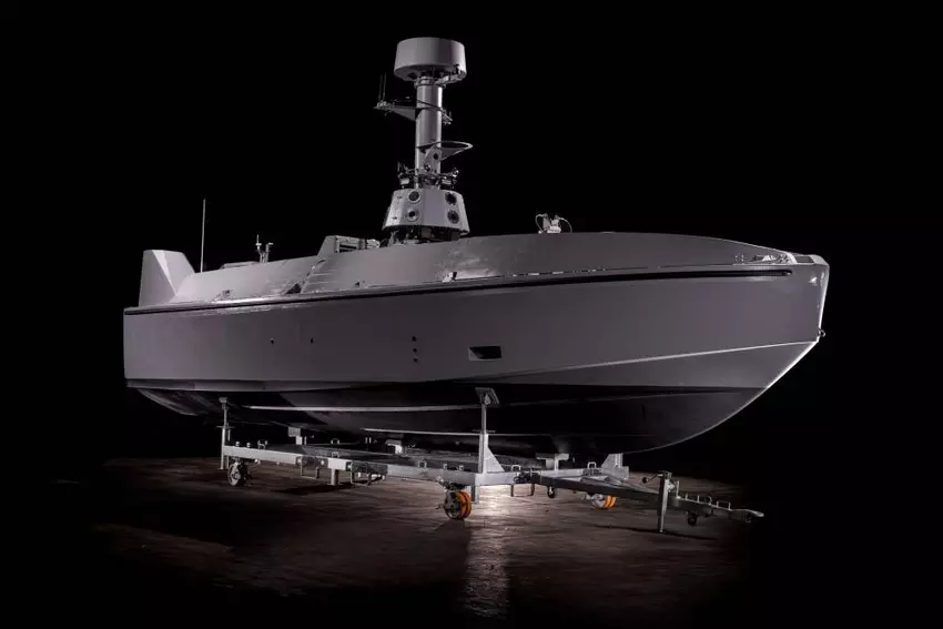 Francja przetestowała morski dron-kamikaze, trafiając w barkę