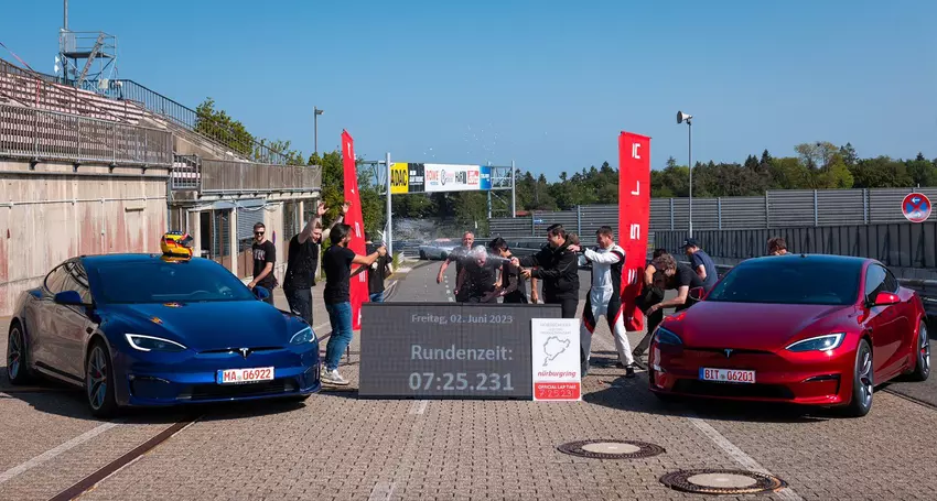 Tesla Model S Plaid ustanawia nowy rekord toru na torze Nürburgring, pokonując Porsche Taycan Turbos S o 8 sekund