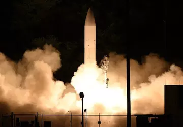 Amerykańska hipersoniczna broń LRHW z pociskiem ...