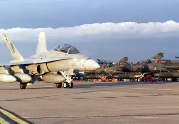 Myśliwiec US Marine Corps F/A-18D Hornet ...