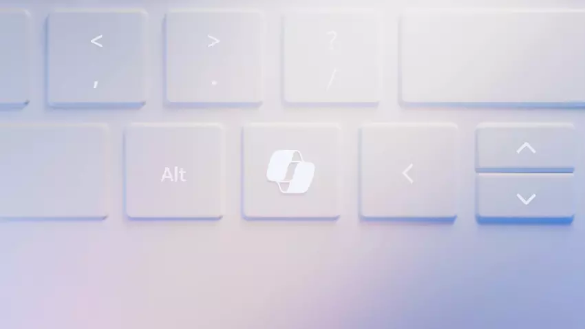 Microsoft dodał klawisz "Make Everything Awesome" do klawiatur Windows 11 (tak, to przycisk Copilot).