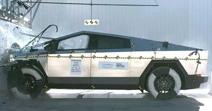 Test zderzeniowy Tesla Cybertruck: elektryczny pickup otrzymuje pięć gwiazdek NHTSA