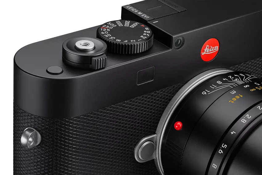 Leica odeszła od konserwatyzmu i wypuściła aparat M EV1 — pierwszy model cyfrowy z wbudowanym wizjerem elektronicznym