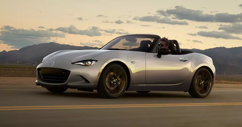 Nowa Mazda MX-5 otrzyma większy silnik benzynowy i manualną skrzynię biegów