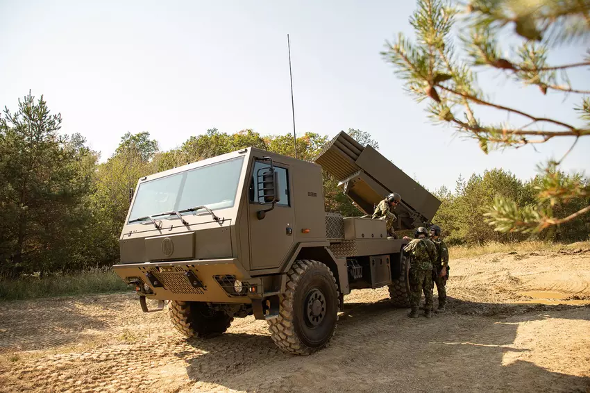 BM-21 MT MLRS Republiki Czeskiej: ulepszona wersja Grada z nowym systemem kierowania ogniem, oparta na podwoziu Tatry