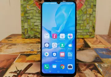 Przegląd V17 vivo: konkurenci, proszę się ...