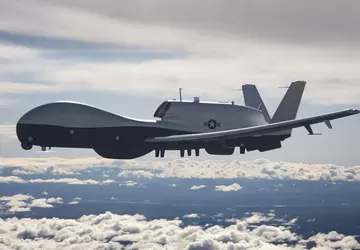 Northrop Grumman przekazuje czwartego strategicznego drona ...