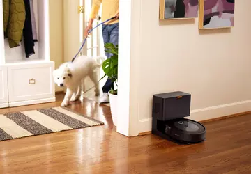 Odkurzacz iRobot Roomba j7+ uczy się ...