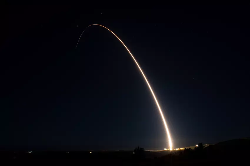 Wideo: USA z powodzeniem wystrzeliły międzykontynentalny pocisk balistyczny Minuteman III - rakietę bez głowicy jądrowej - na odległość ponad 6 700 km