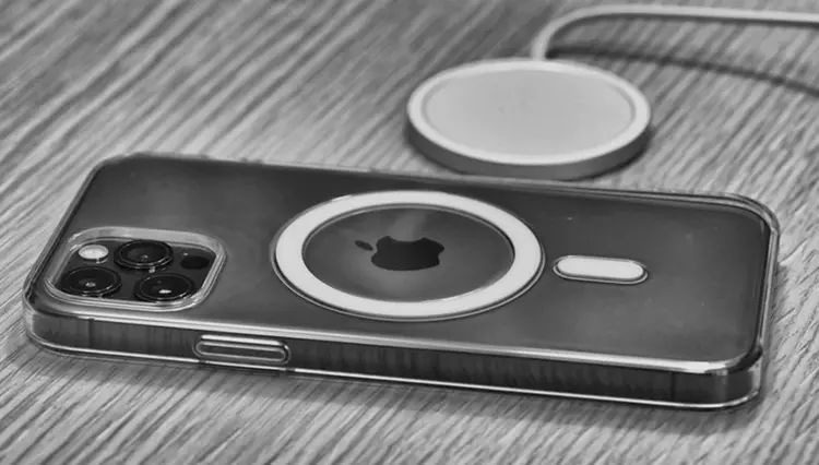 Apple rozważa rezygnację z MagSafe w ...