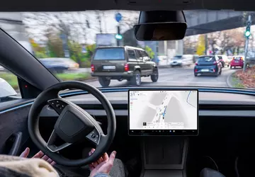 Tesla wprowadza FSD Supervised na Litwę: ...