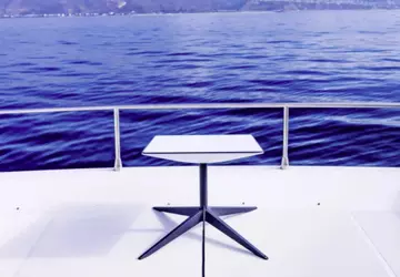 Miesięczna opłata w wysokości 5000 USD ...